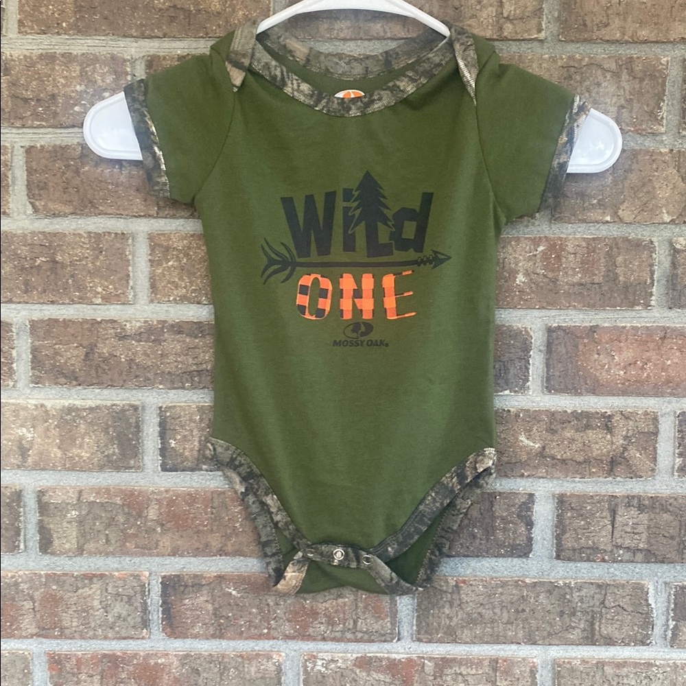 Mossy Oak Green Camo Wild “One” Bodysuit NWOT